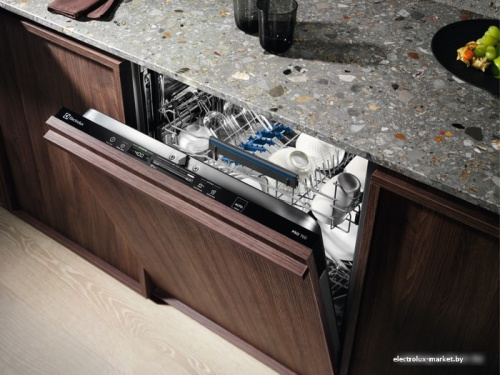 Встраиваемая посудомоечная машина Electrolux EDQ47200L фото 3