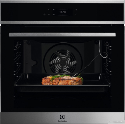 Электрический духовой шкаф Electrolux EOE8P39WX фото 1