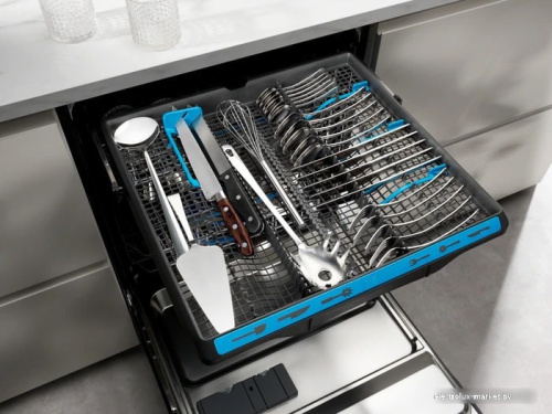 Встраиваемая посудомоечная машина Electrolux EEM96330L фото 4