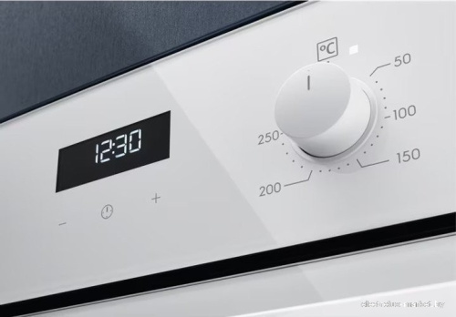 Электрический духовой шкаф Electrolux EOF5F50BV фото 5