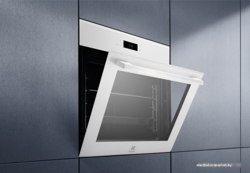 Электрический духовой шкаф Electrolux EOE8P39WV фото 1